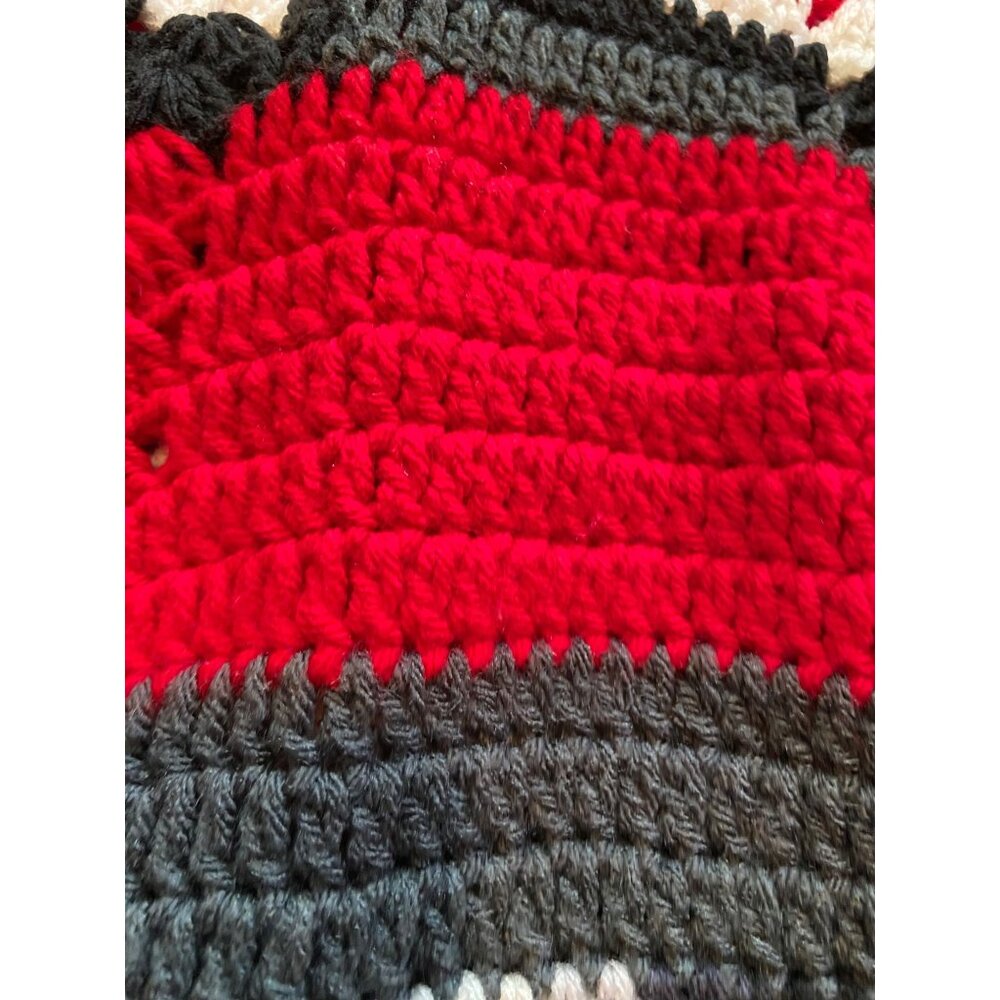 Handmade Crochet Blanket Red Black White Round Grannycore Cozy Roseanne 70x60 - Picture 7 of 7